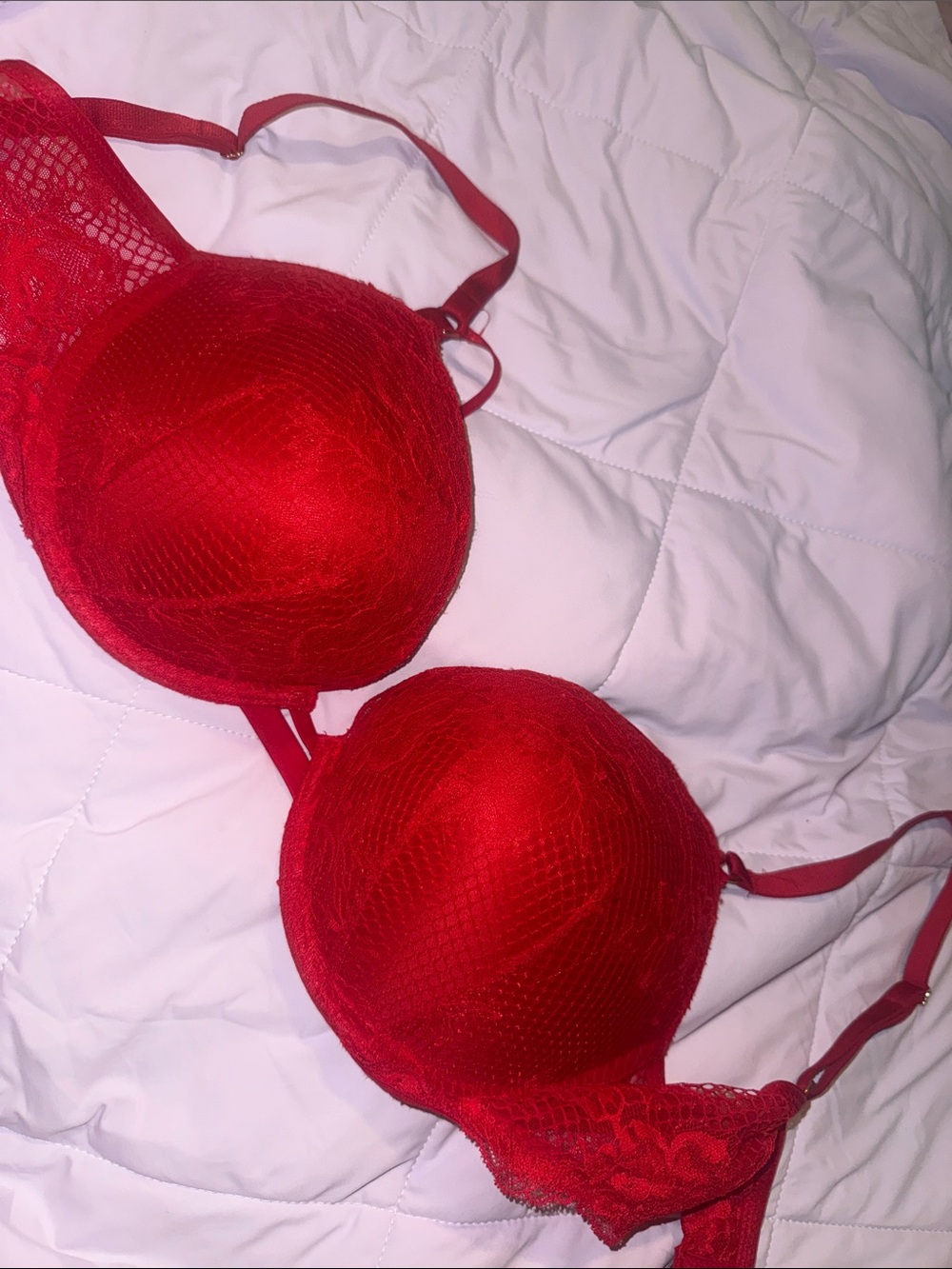Victoria’s Secret Red Lace Push-Up Bra 36C